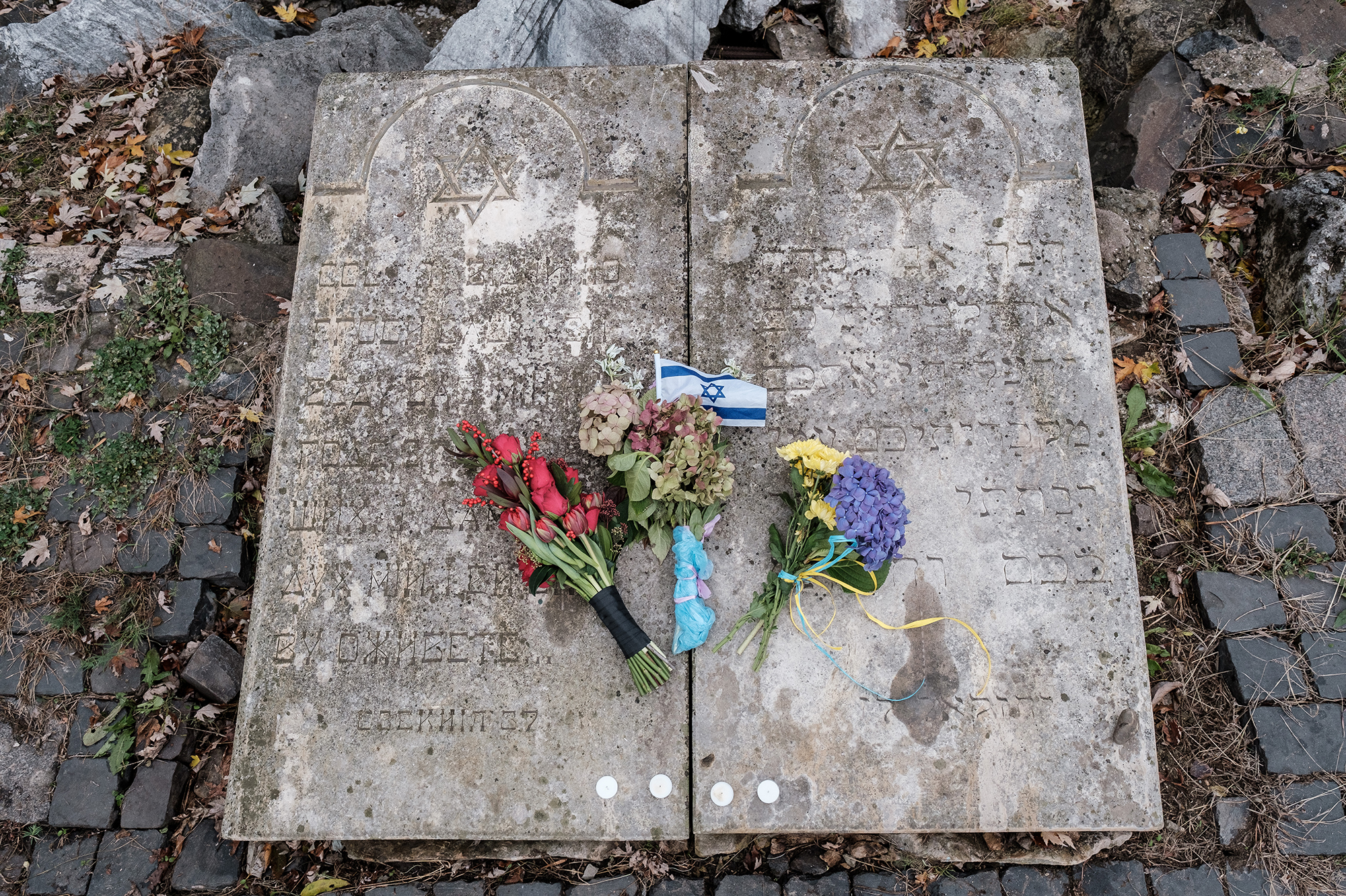 "За возложение цветов - 15 суток". Историк рассказал, как в СССР стирали память о Холокосте